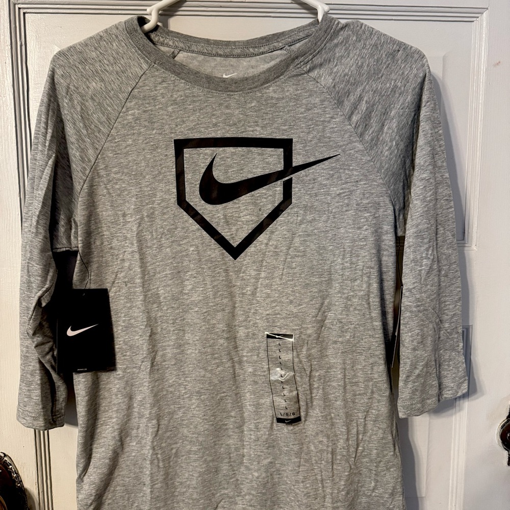 NWT NIKE BOYS 3/4 SLEEVE SIZE LARGE 🩶🖤